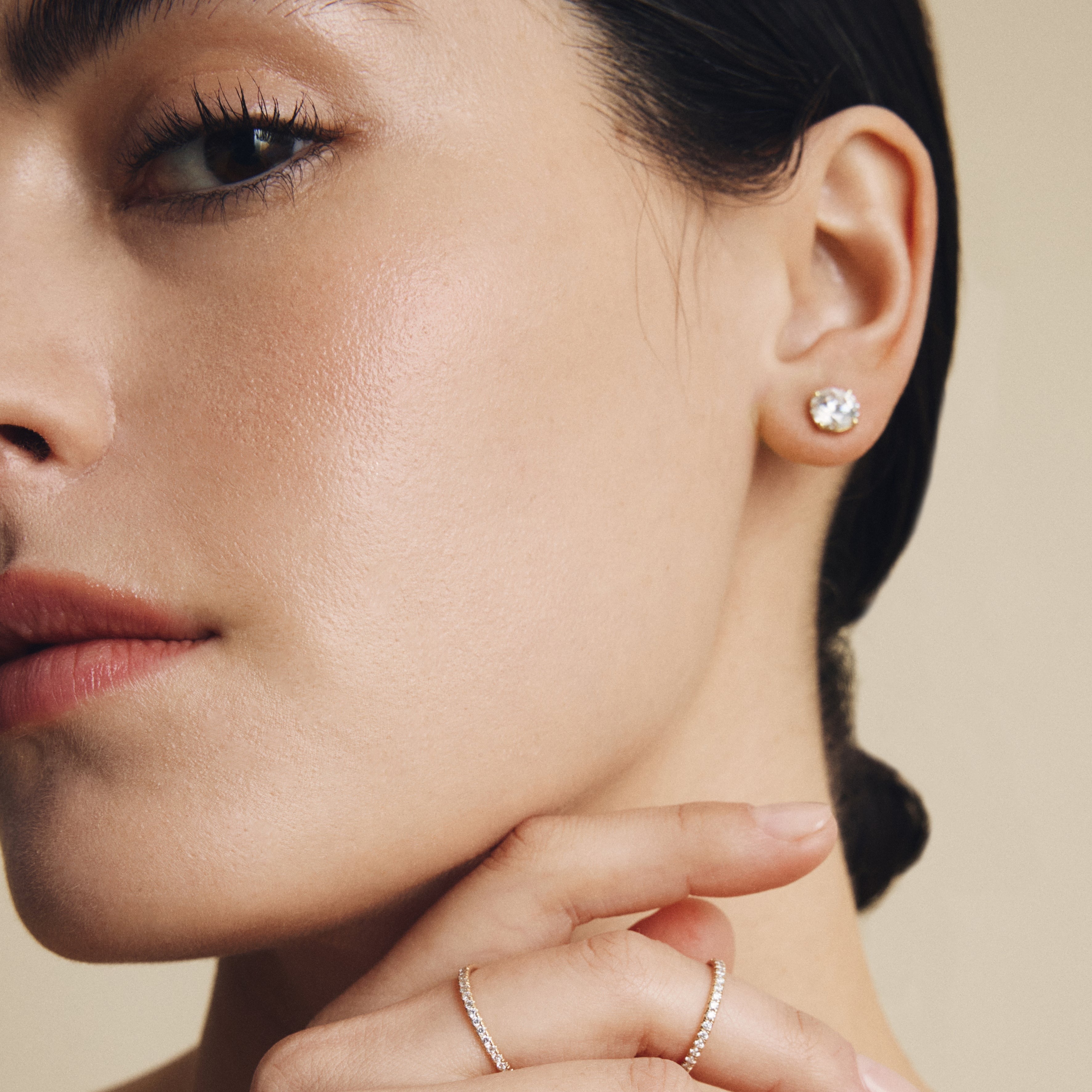 ROUND CANDY STUD EARRINGS / WHITE