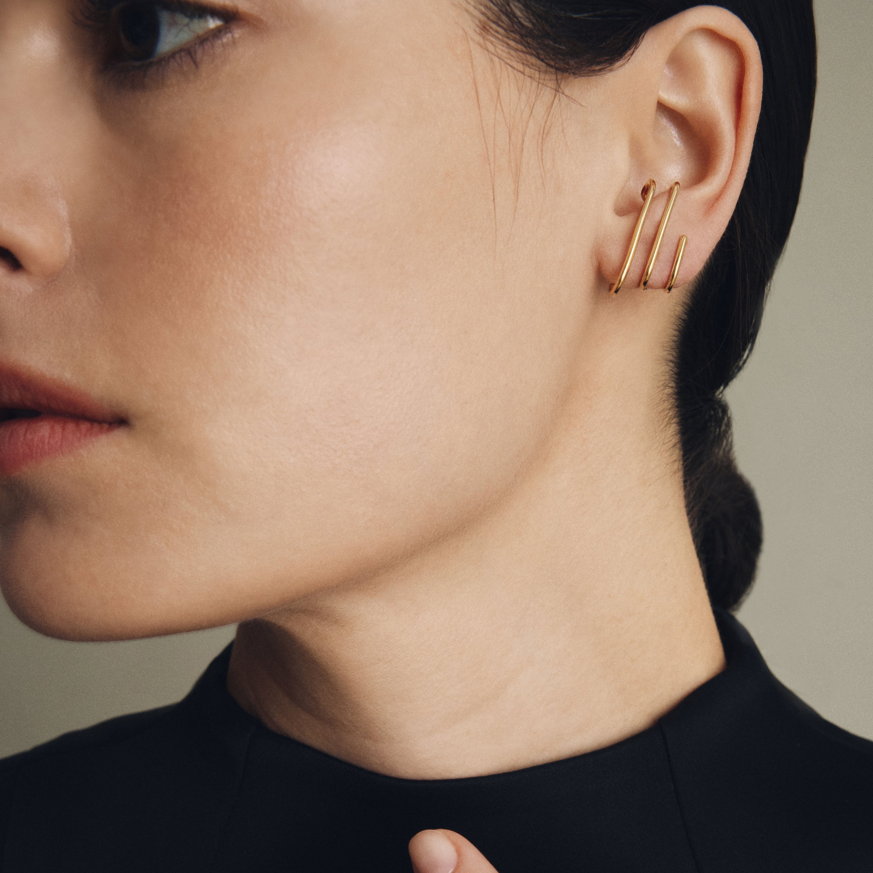 WIRE 3 ROWS EARRINGS / WHITE