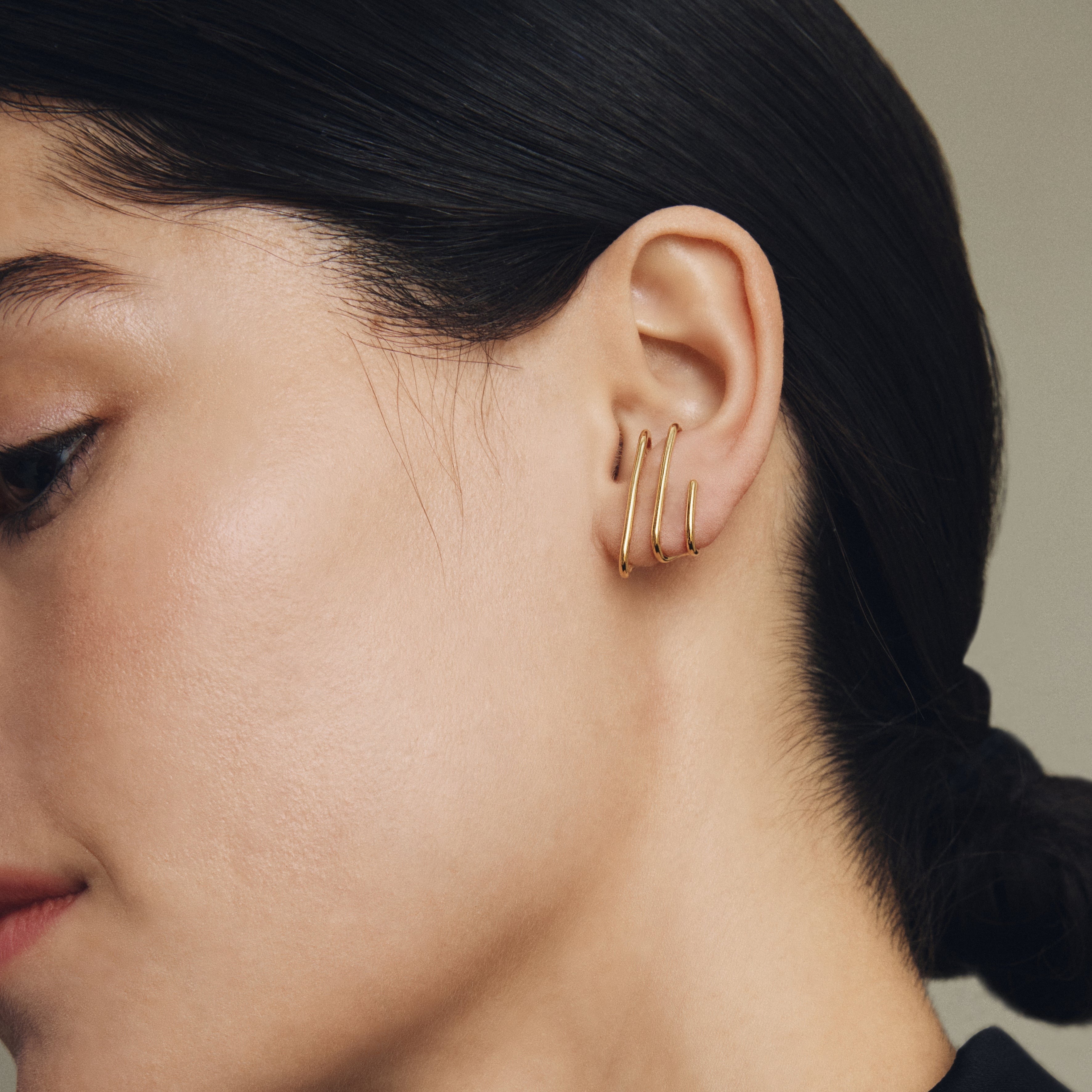 WIRE 3 ROWS EARRINGS / WHITE